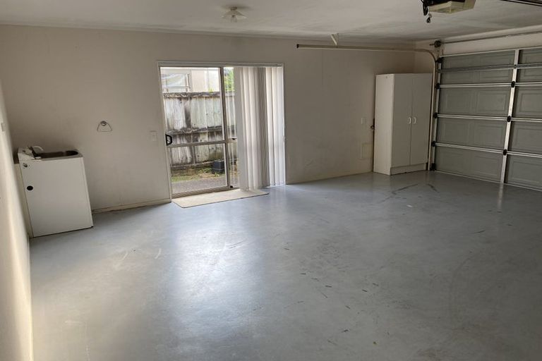 Photo of property in 39 Delmont Close, East Tamaki Heights, Auckland, 2016