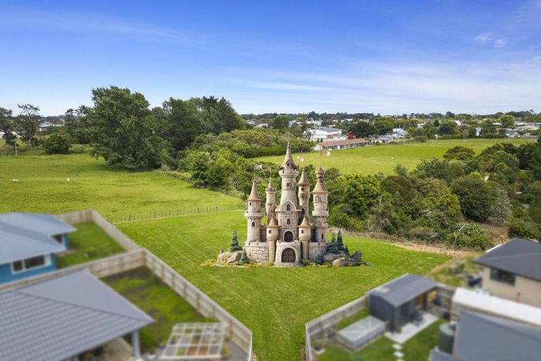 Photo of property in 24 Oldfield Lane, Marton, 4710