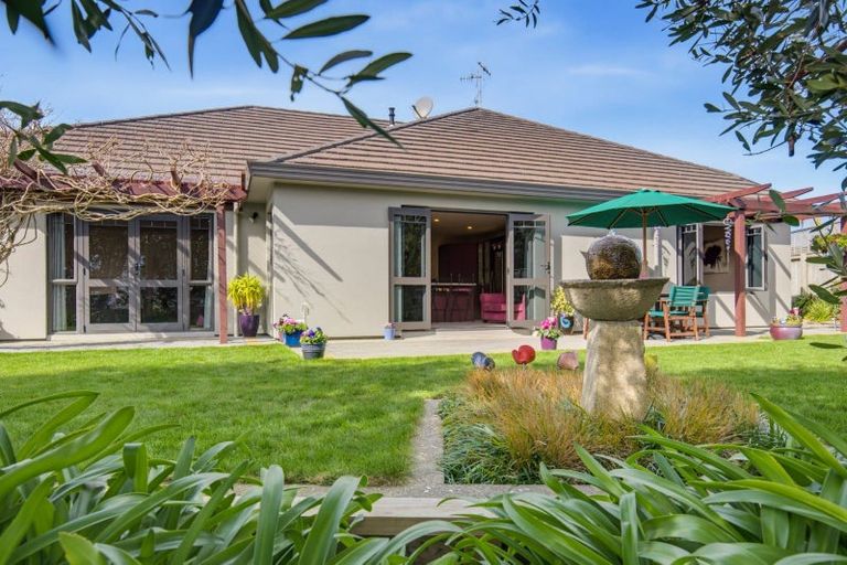Photo of property in 16 Rifleman Lane, Paraparaumu Beach, Paraparaumu, 5032