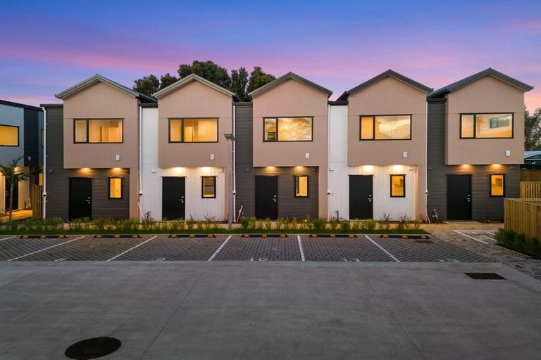 Photo of property in 4/12 Arney Road, Ranui, Auckland, 0612