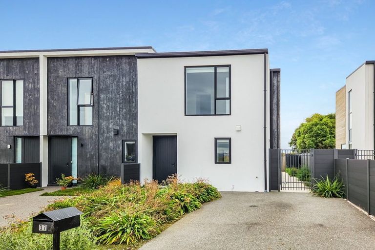 Photo of property in 37 Pipi Place, Levin, 5510