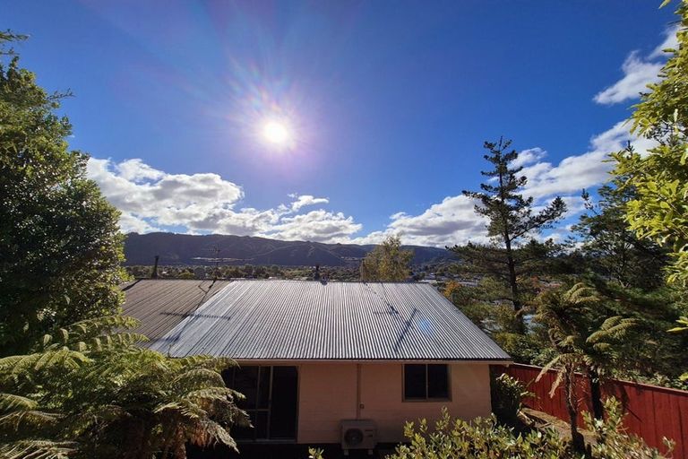 Photo of property in 22b Hillside Drive, Maoribank, Upper Hutt, 5018