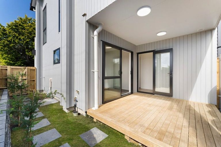 Photo of property in 14b River Road, Te Atatu Peninsula, Auckland, 0610