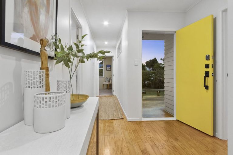 Photo of property in 1/5 September Place, Forrest Hill, Auckland, 0620