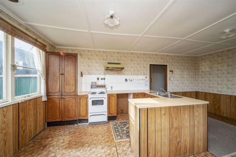 Photo of property in 1 Tawhiti Road, Hawera, 4610