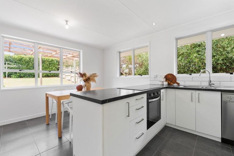 Photo of property in 1 Phillip Parade, Forrest Hill, Auckland, 0620