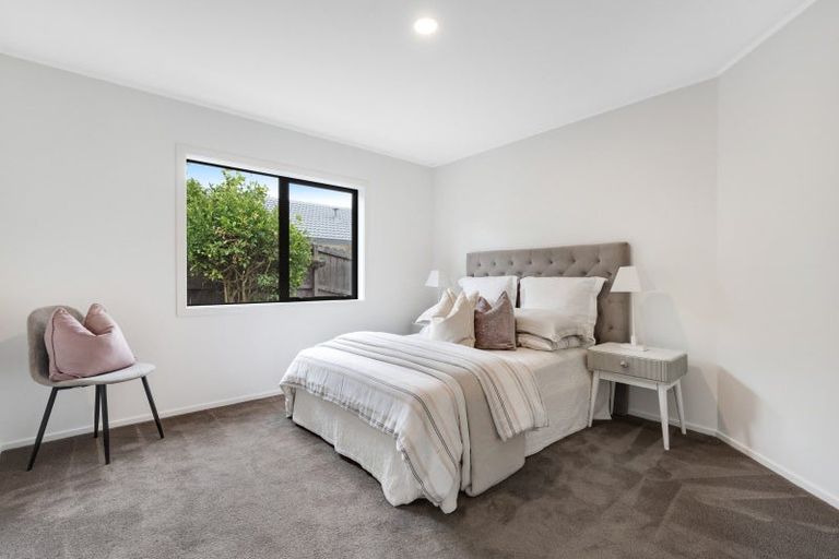 Photo of property in 32 Ambleside Drive, Northpark, Auckland, 2013