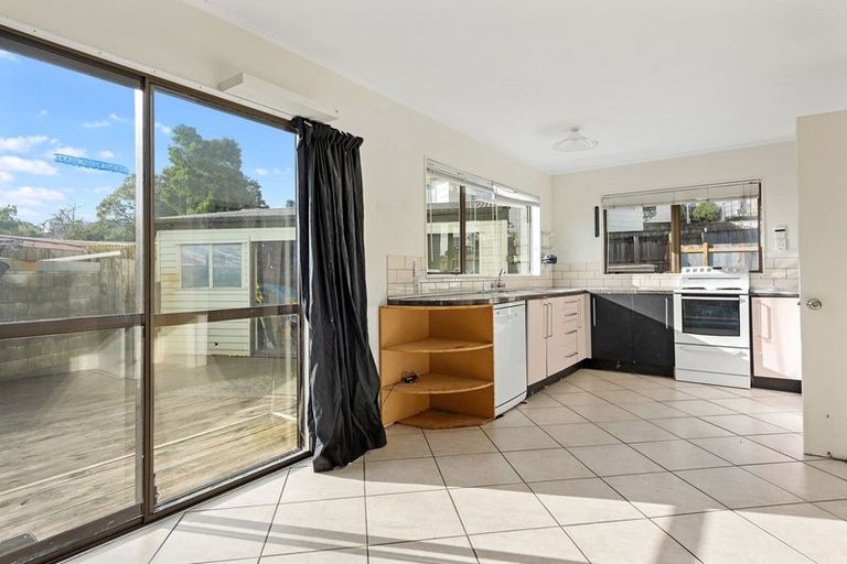 Photo of property in 5 Edelweiss Grove, Timberlea, Upper Hutt, 5018