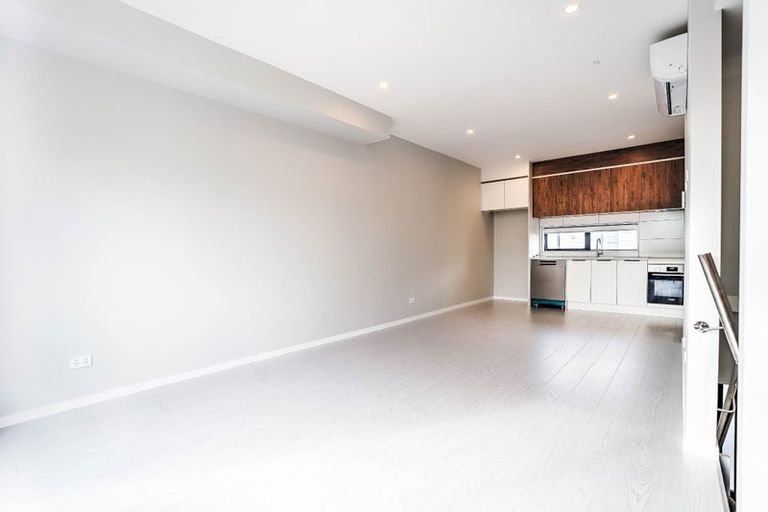 Photo of property in 9/17 Parker Avenue, New Lynn, Auckland, 0600