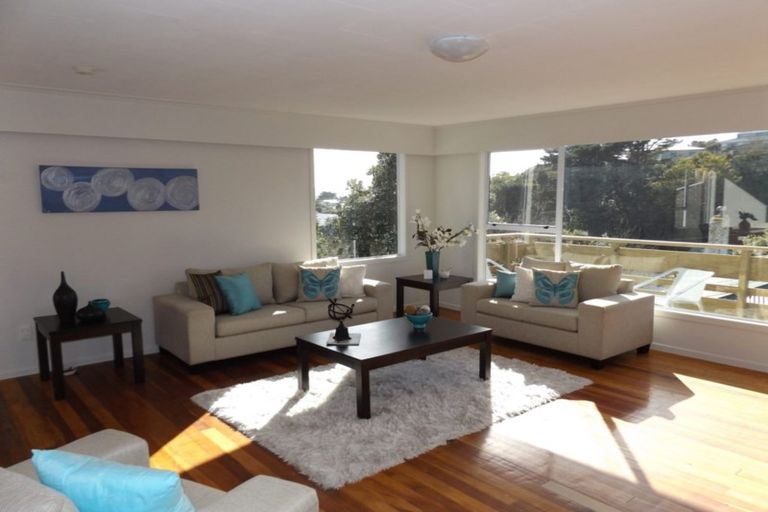 Photo of property in 6 Link Road, Newlands, Wellington, 6037