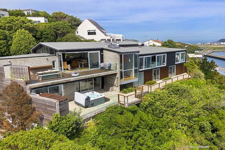 Photo of property in 6 Zaida Way, Maupuia, Wellington, 6022