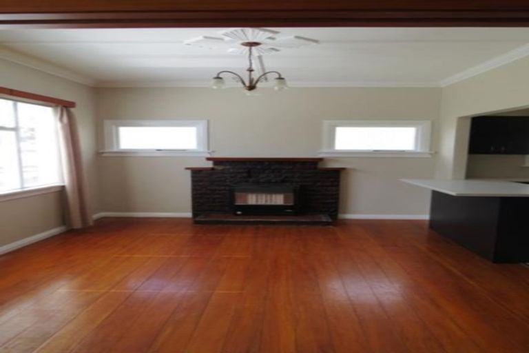 Photo of property in 2 Peace Avenue, Moturoa, New Plymouth, 4310