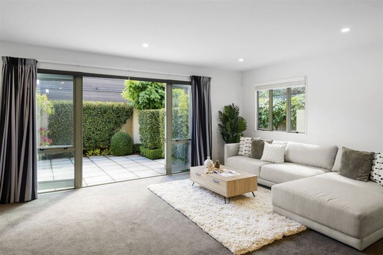 Photo of property in 2/104 Papanui Road, Merivale, Christchurch, 8014