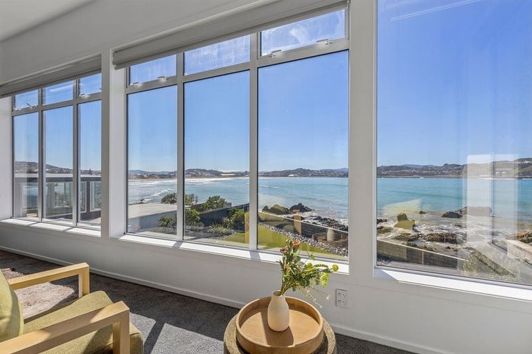 Photo of property in 277 Queens Drive, Lyall Bay, Wellington, 6022