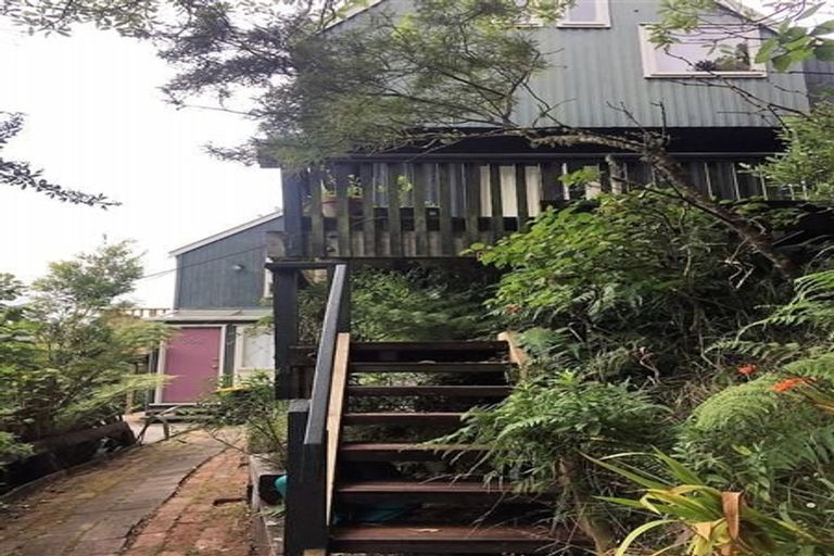 Photo of property in 148 Nicholson Road, Khandallah, Wellington, 6035