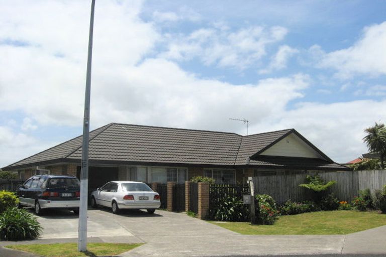 Photo of property in 2/27 Wai Iti Place, Clendon Park, Auckland, 2103