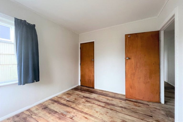 Photo of property in 84 Roberts Road, Te Atatu South, Auckland, 0610