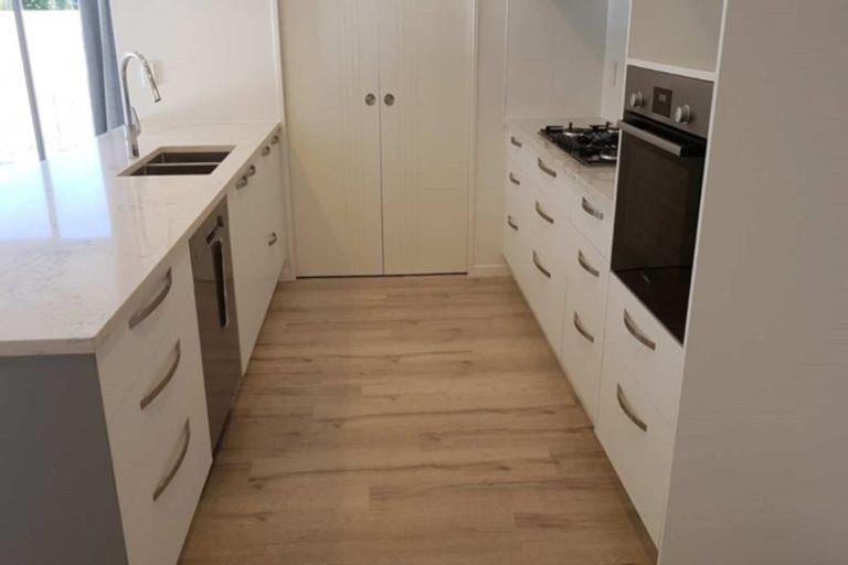 Photo of property in 117 Karepiro Drive, Stanmore Bay, Whangaparaoa, 0932