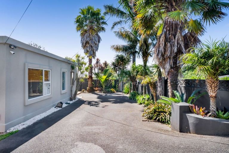 Photo of property in 70 Seaview Road, Marfell, New Plymouth, 4310