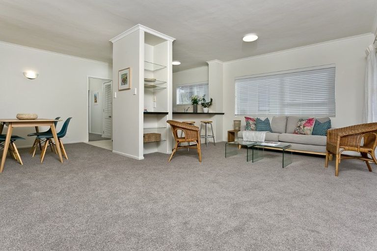 Photo of property in 1/103 Vauxhall Road, Narrow Neck, Auckland, 0624