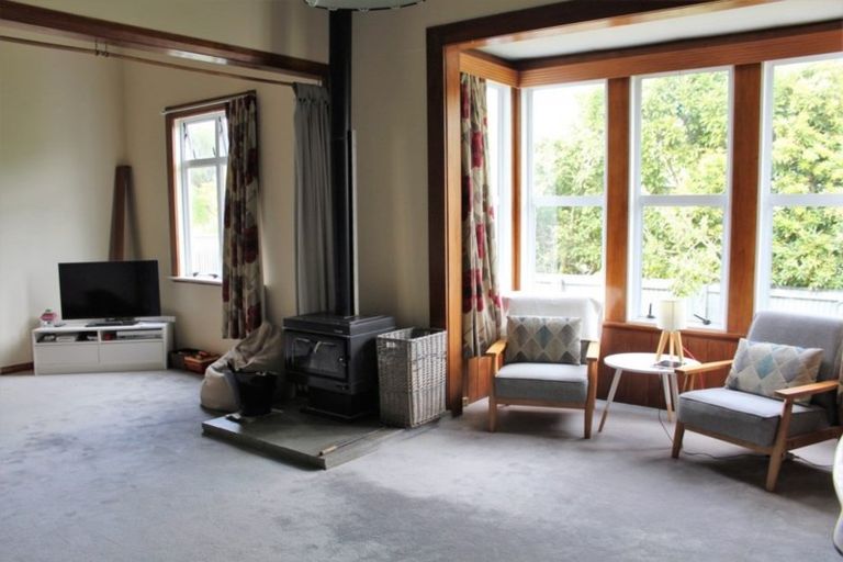 Photo of property in 25 Ruahine Street, Dannevirke, 4930