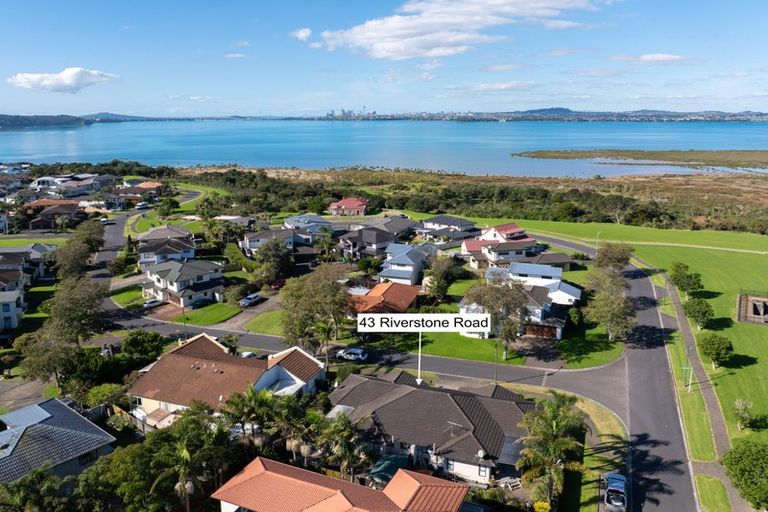 Photo of property in 43 Riverstone Road, Te Atatu Peninsula, Auckland, 0610