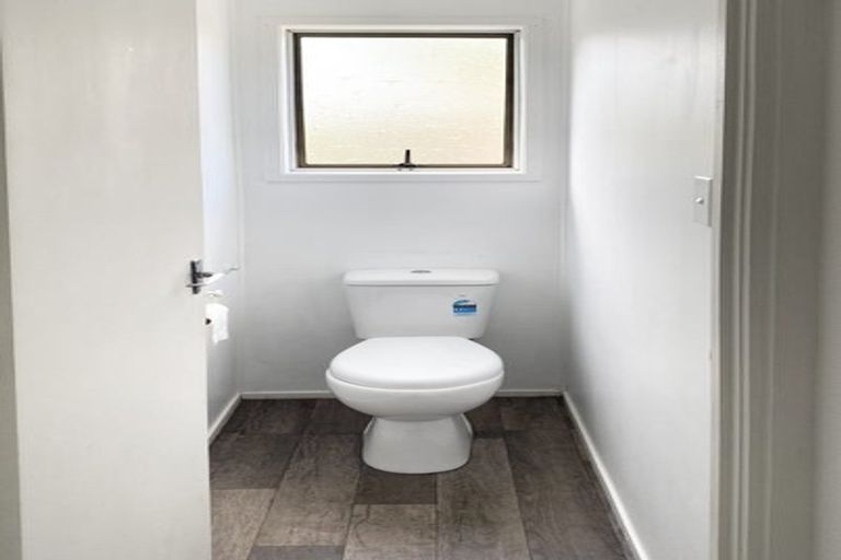 Photo of property in 1/5 Merriefield Avenue, Forrest Hill, Auckland, 0620