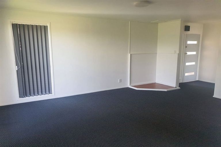Photo of property in 24 Becker Drive, Weymouth, Auckland, 2103