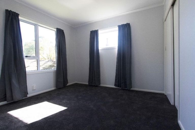 Photo of property in 16 Loasby Crescent, Newlands, Wellington, 6037