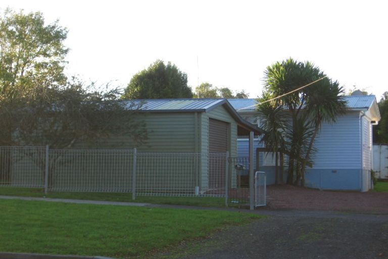 Photo of property in 681 Swanson Road, Swanson, Auckland, 0612