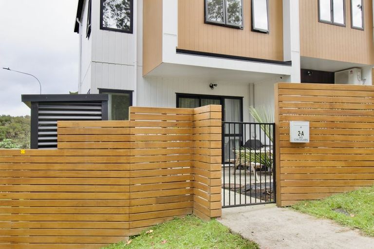 Photo of property in 2a Mcquoid Place, Glenfield, Auckland, 0629