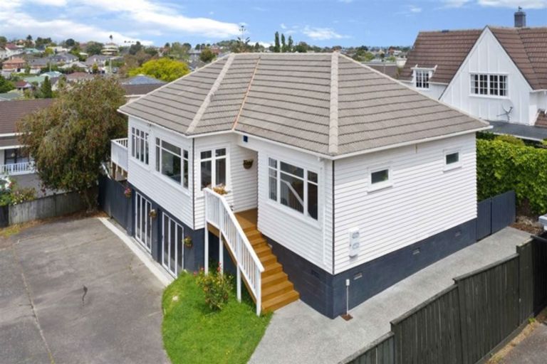 Photo of property in 2/5 Elderwood Lane, Belmont, Auckland, 0622