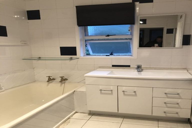 Photo of property in 7 Nielsen Place, Massey, Auckland, 0614