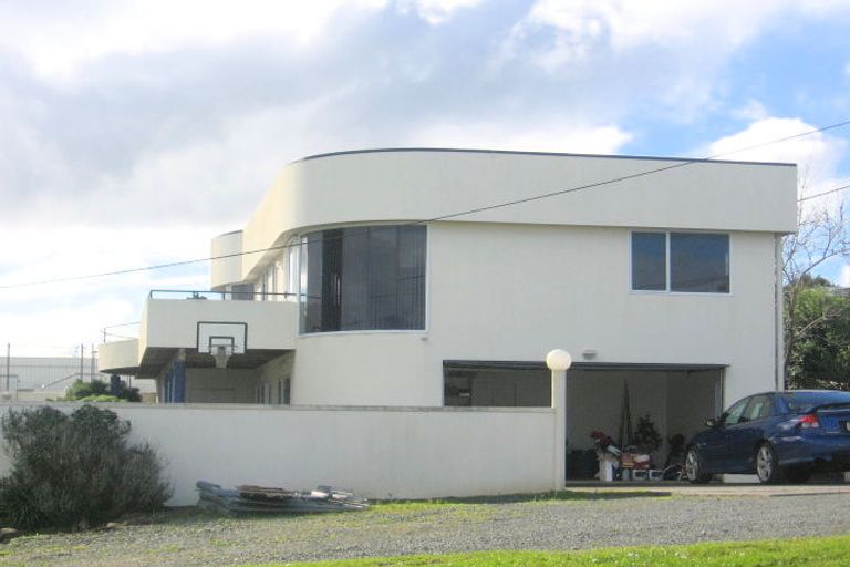 Photo of property in 6 Kaiwaka Road, Onerahi, Whangarei, 0110