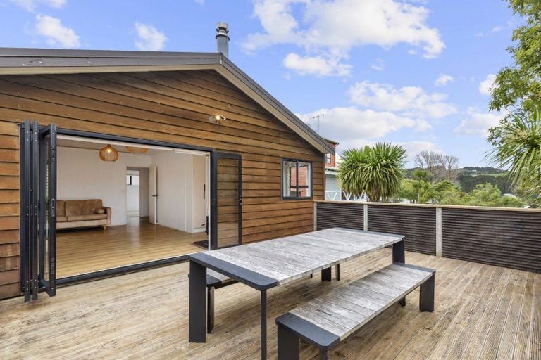 Photo of property in 11 East Street, Raglan, 3225
