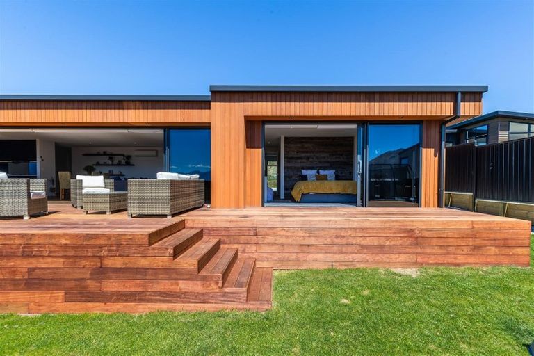 Photo of property in 18 Sapphire Spring Rise, Wanaka, 9305