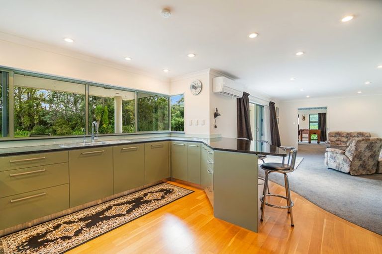 Photo of property in 88 Boord Crescent, Kumeu, 0891