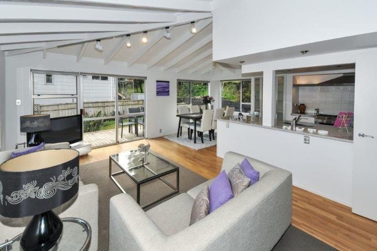 Photo of property in 9/40 Radiata Lane, Chatswood, Auckland, 0626