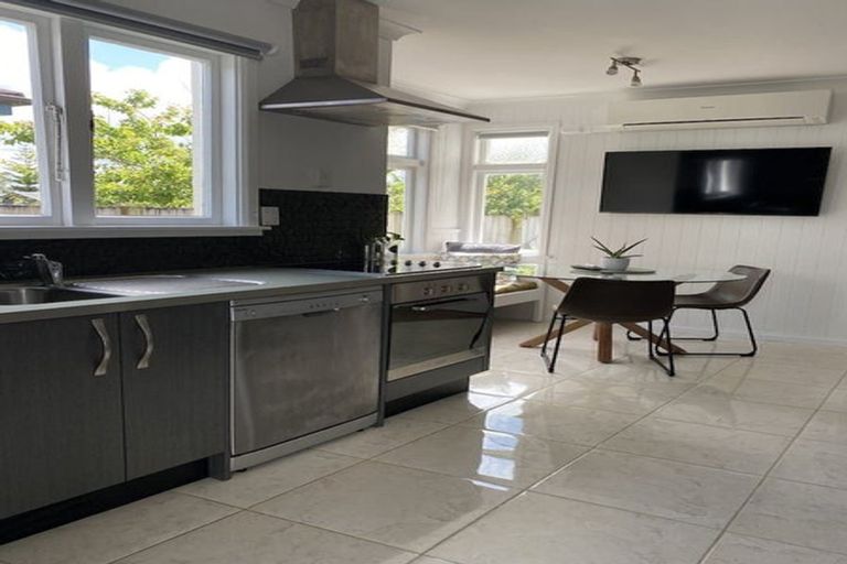 Photo of property in 84 Fitzroy Street, Terrace End, Palmerston North, 4410