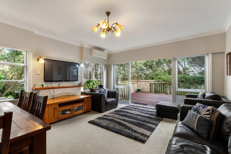 Photo of property in 14 Kowhai Street, Tawa, Wellington, 5028