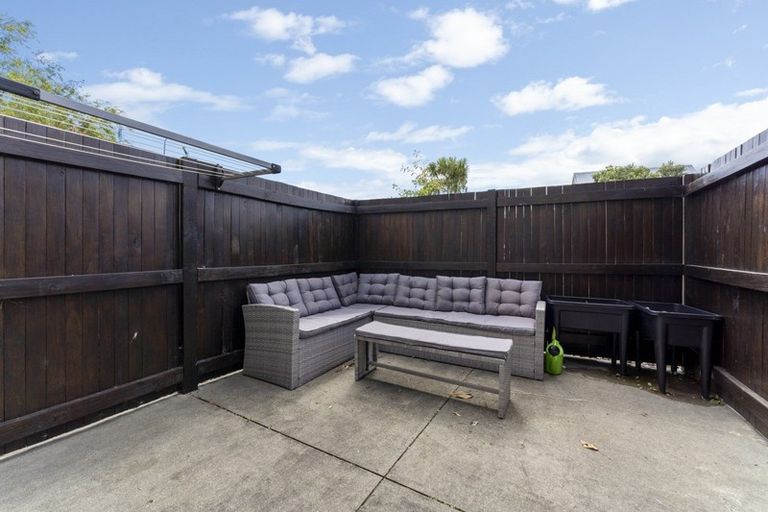 Photo of property in 19 Springdale Grove, Fitzherbert, Palmerston North, 4410