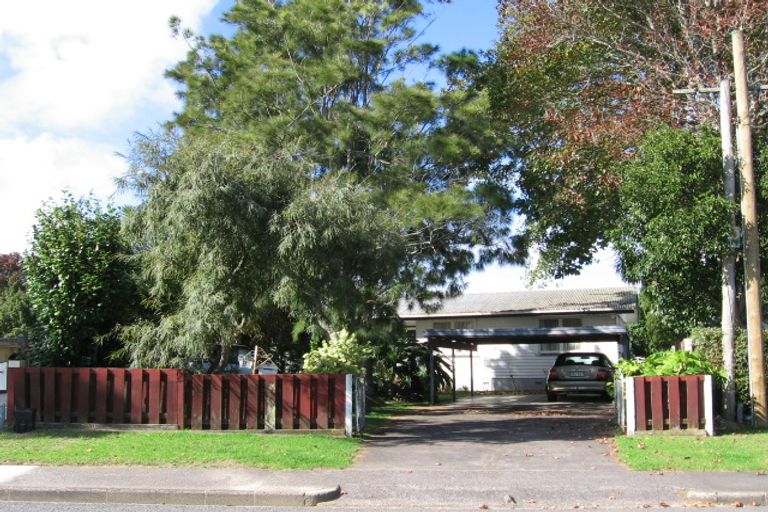 Photo of property in 35 Graham Avenue, Te Atatu Peninsula, Auckland, 0610