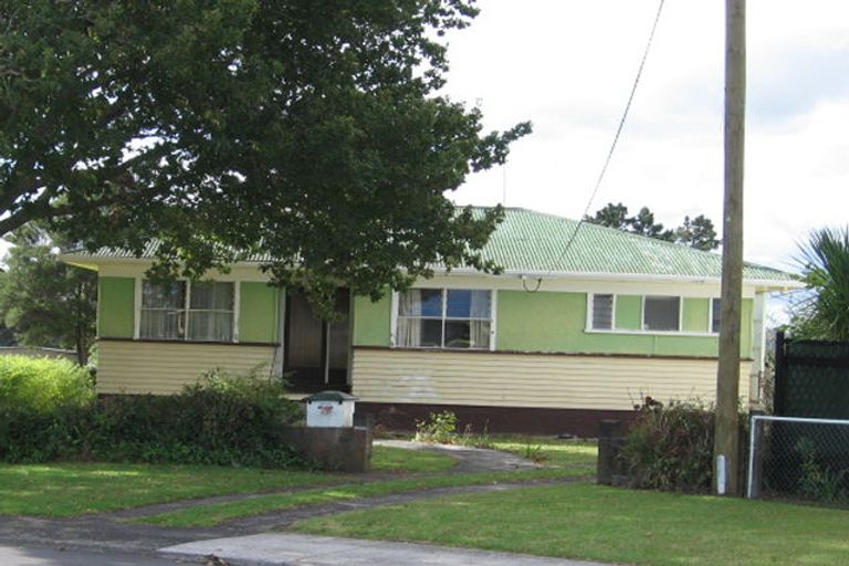 Photo of property in 15 Murray Road, Te Atatu Peninsula, Auckland, 0610