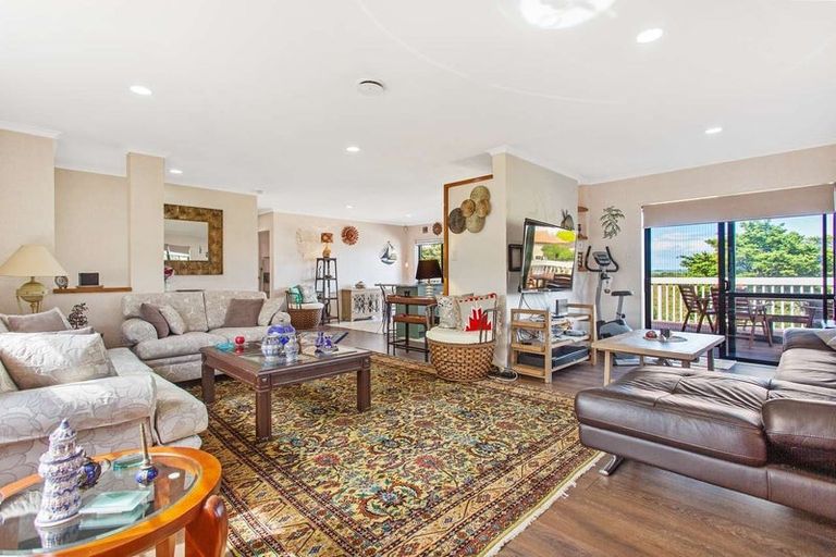 Photo of property in 1 Ashland Place, Weymouth, Auckland, 2103