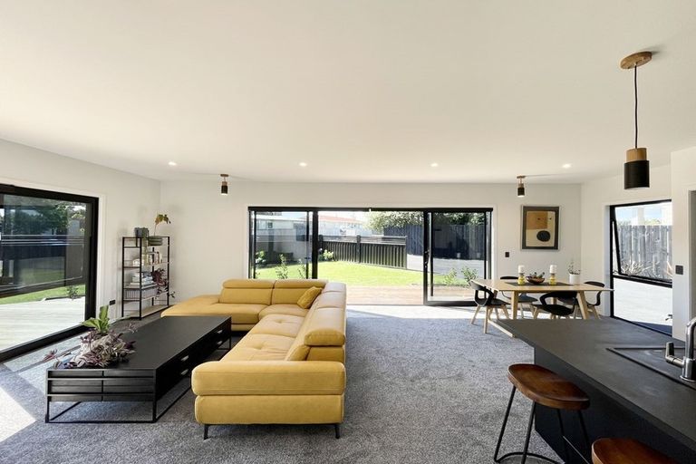 Photo of property in 16 Whitestone Crescent, Weston, Oamaru, 9401