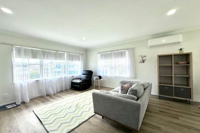 Photo of property in 1/51 Stanniland Street, Sunnyhills, Auckland, 2010