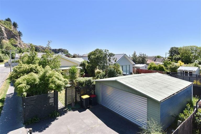 Photo of property in 19 Taupata Street, Redcliffs, Christchurch, 8081