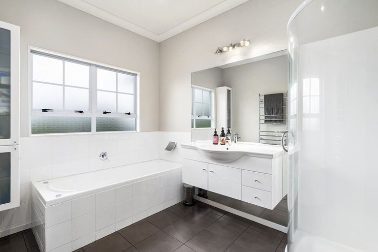 Photo of property in 10e Regan Street, Stratford, 4332