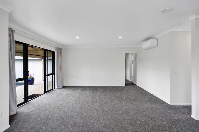 Photo of property in 25 Longfellow Road, Opunake, 4616