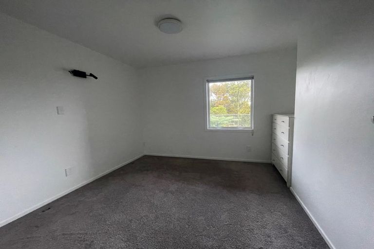 Photo of property in 111 Pupuke Road, Northcote, Auckland, 0627